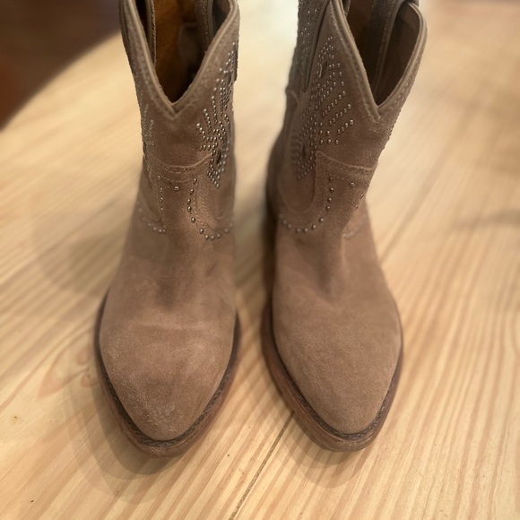 Frye Billy Stud Suede Short Boot Size 5.5 - Picture 6 of 7